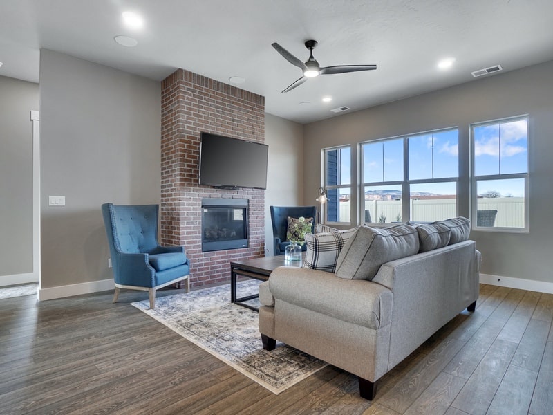 how to match wall color with wood floor