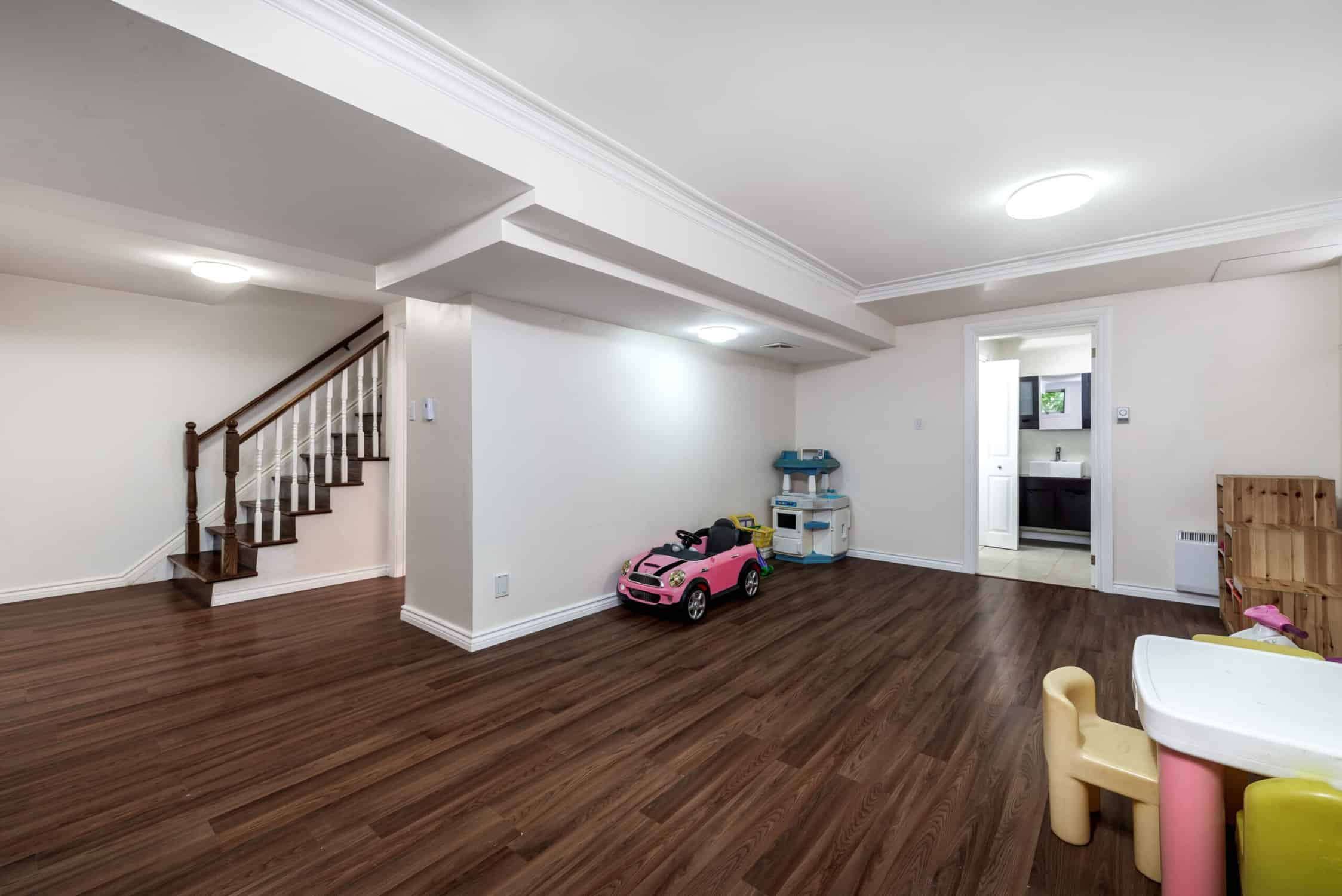 Newly renovated spacious apartment with finished basement, bathrooms, bedrooms, kitchen, and living room in a charming old house in Montreal.
sanding walls before painting